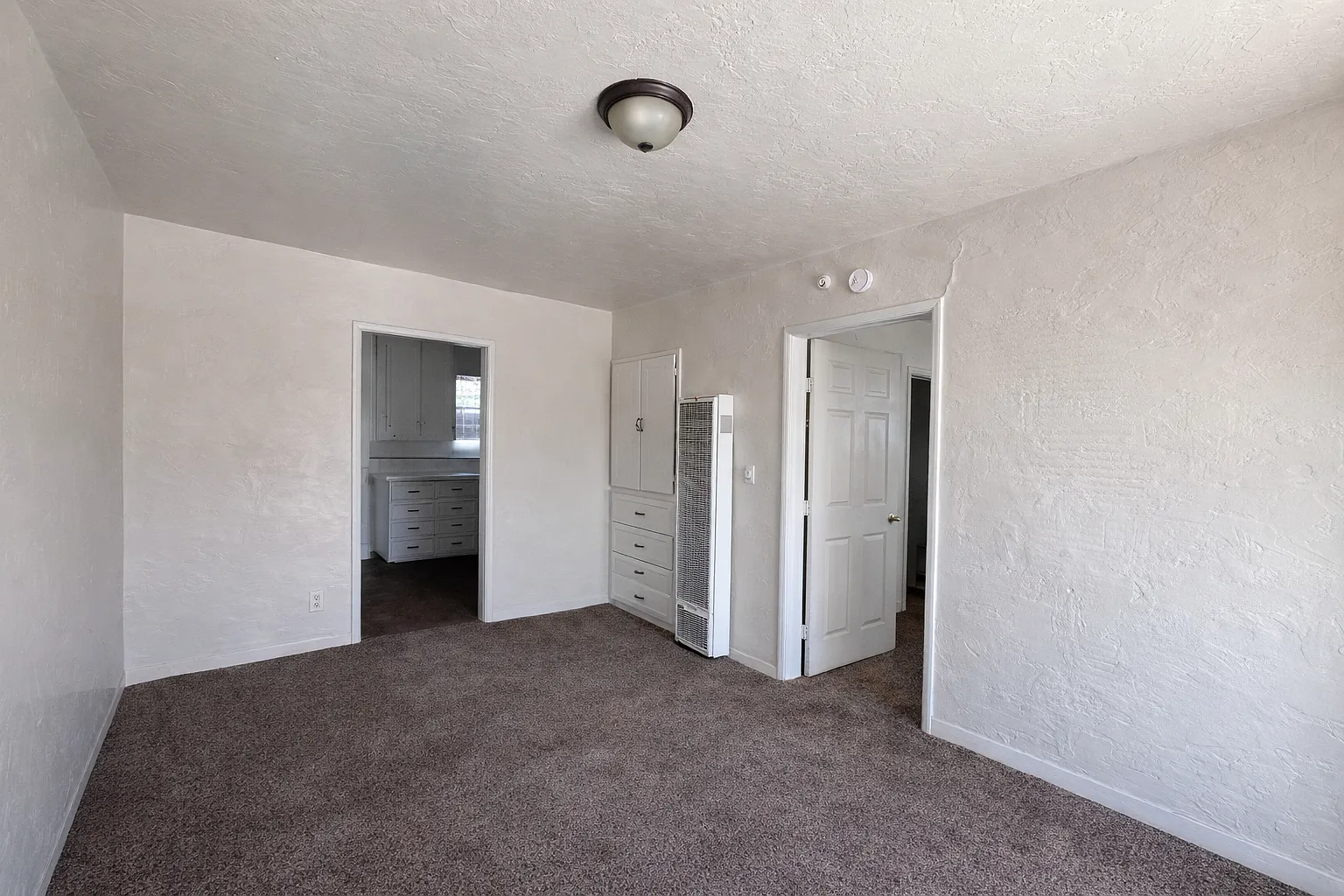 1112 Barberry Ln — Photo 1