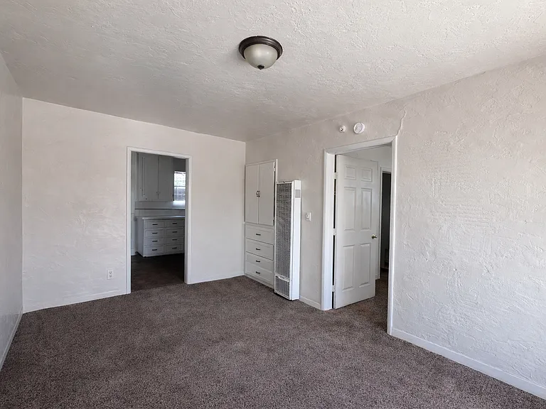 1112 Barberry Ln — Photo 6
