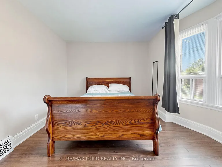 746 King St W — Photo 25