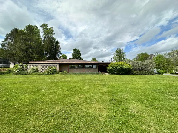 16625 Lee St, Saint Paul, VA 24283