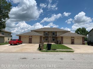 513 Sky Vue Dr APT C, Raymore, MO 64083