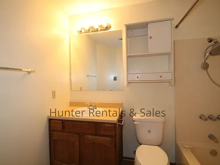2404 Windmill Dr — Photo 16