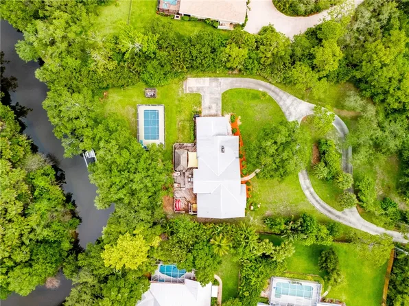 548 Cross Creek Cir, Sebastian, FL 32958