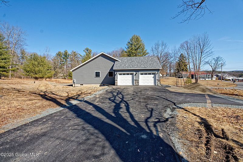 5th image of 28 Hogarty Road