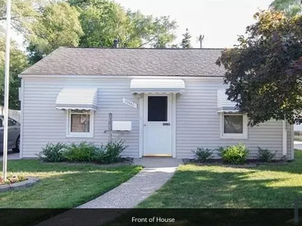 19446 Roscommon St, Harper Woods, MI 48225