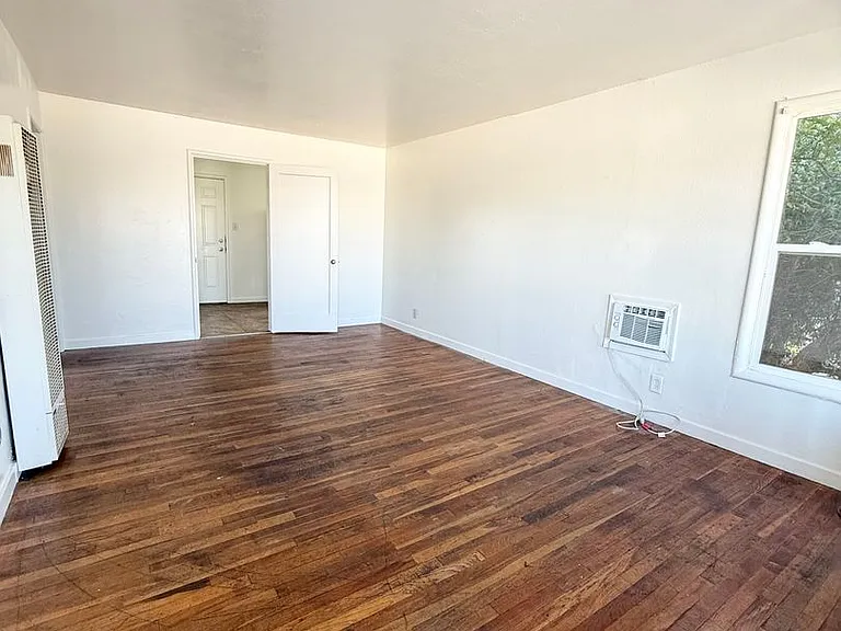 1940 E Hunter Ave — Photo 2