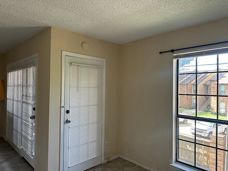 1909 Chasewood Cir #214 — Photo 8