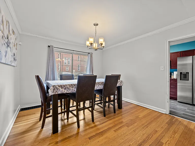 1744 E Broad St — Photo 2