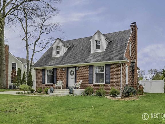 2nd image of 2606 Beechwood Dr SE