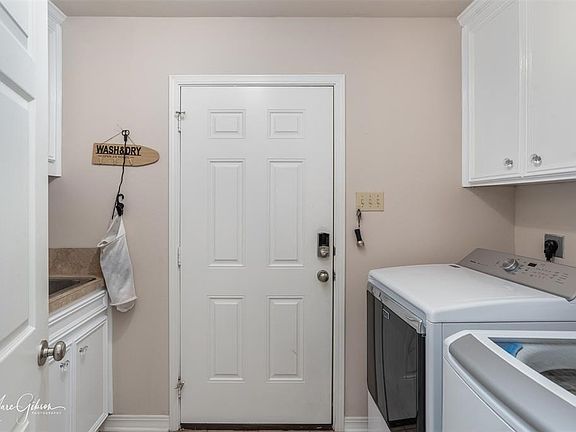 3rd image of 4004 Wilderness Ln