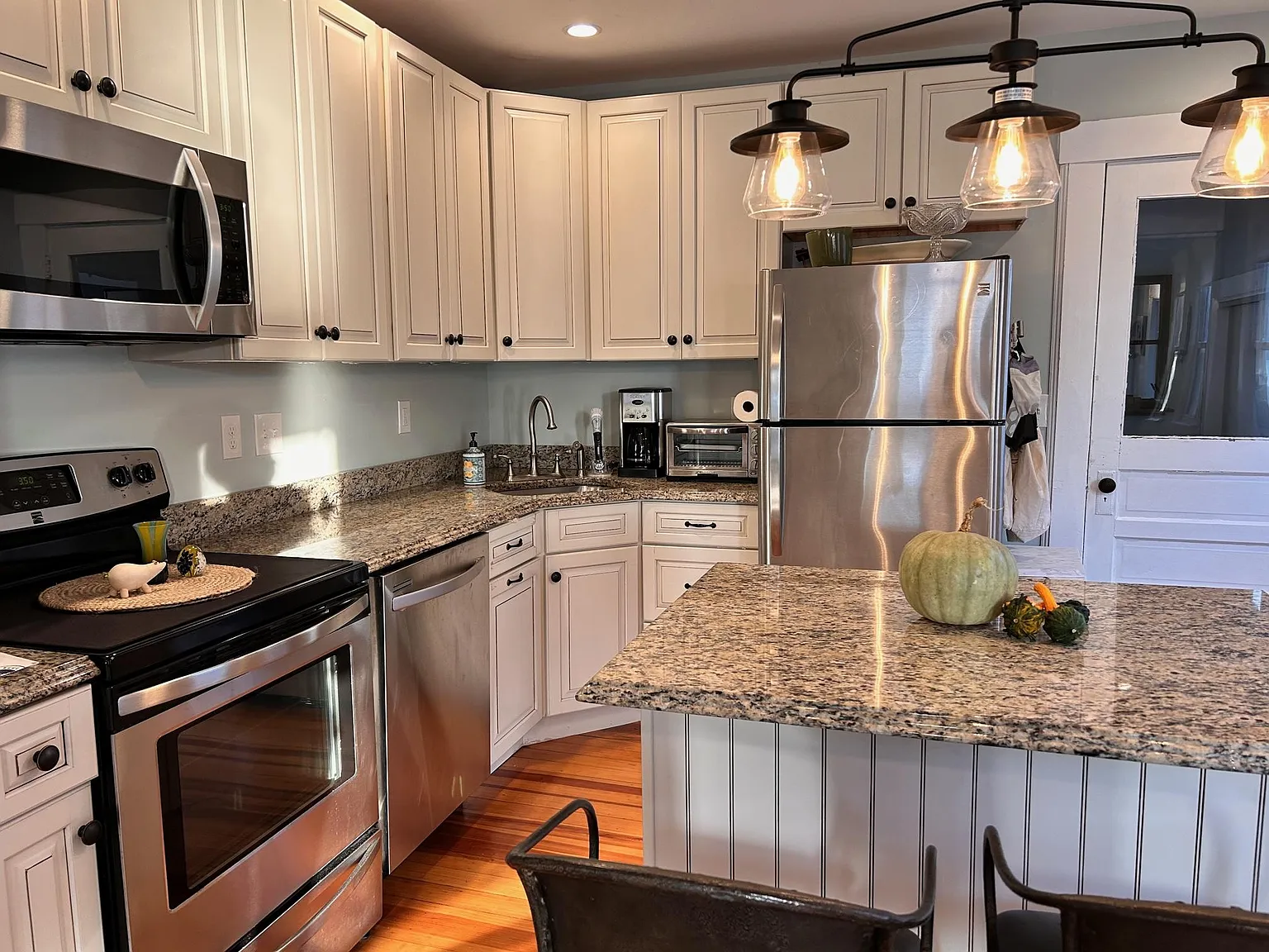 3 bed, 2638 sqft, $2,450 — Photo 2
