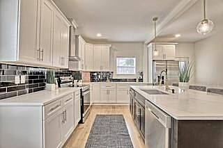 5th image of 825 Beryl St SW