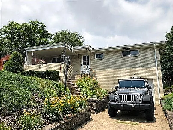 210 Joyce Dr photo 1