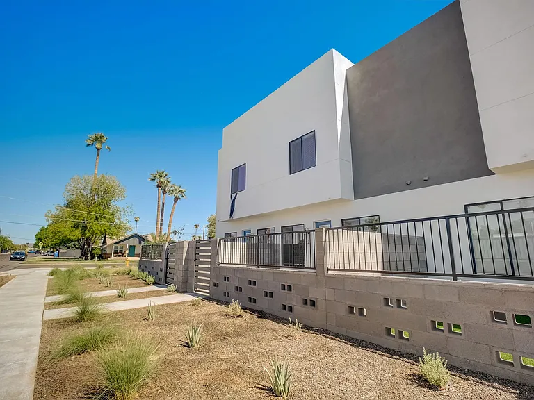 775 W Coolidge St #6 — Photo 38