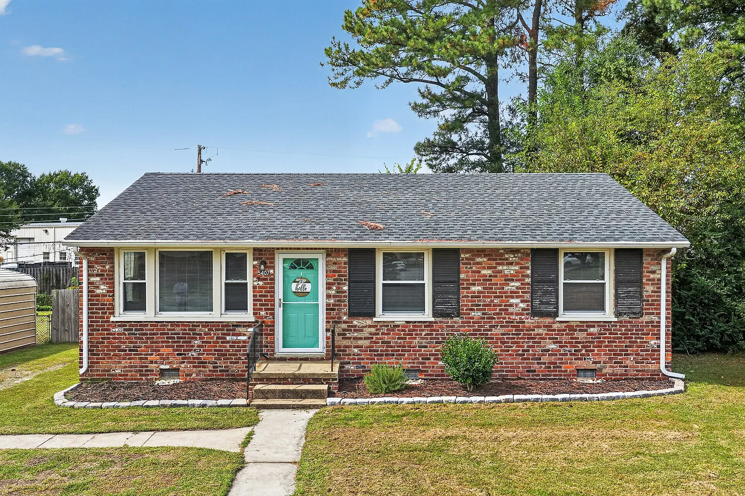 3 bed, 1000 sqft, $2,400 — Photo 1