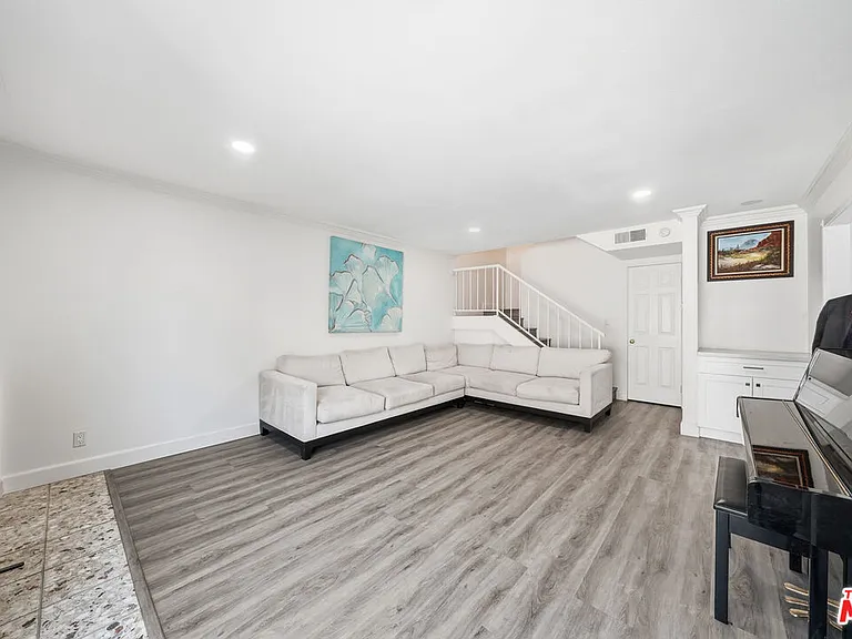 3442 Del Amo Blvd — Photo 13