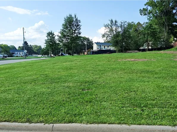 2432 Shepherds Rdg, Poland, OH 44514