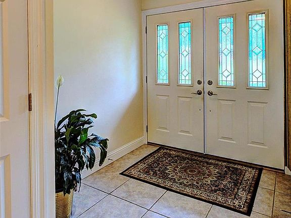 4th image of 519 Fairways Cir