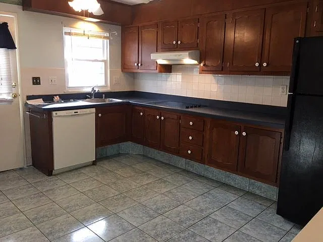 2 bed, 1036 sqft, $2,200 — Photo 1