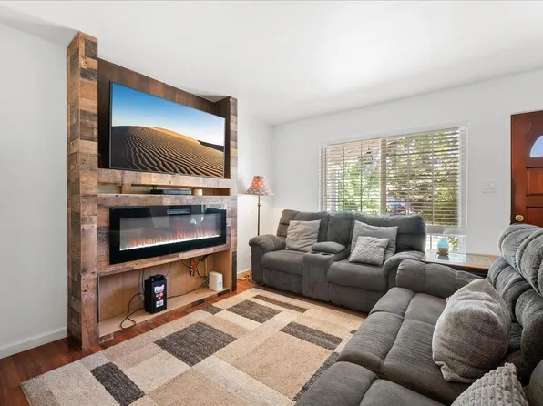 2100 Bowling Green Dr, Sacramento, CA 95825