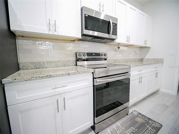 5th image of 237 Marion Oaks Trl