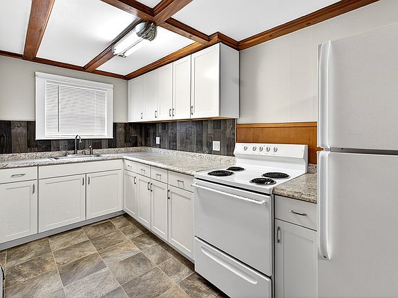 2nd image of 32 Patterson St APT 3