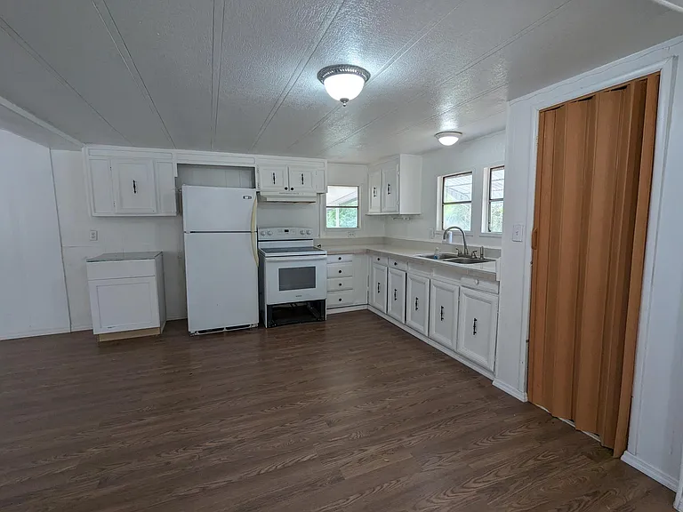 224 Pinehill Ln — Photo 9