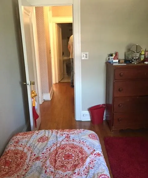 Different picture of 3rd bedroom-view towards bathroom.