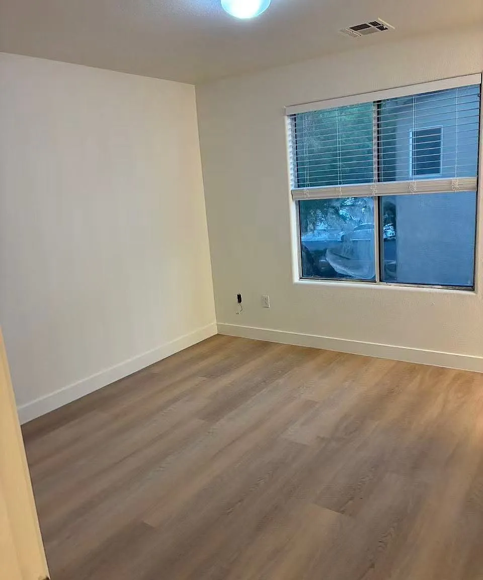 3 bed, 2.5 bath, 1231 sqft, $1,750 — Photo 3