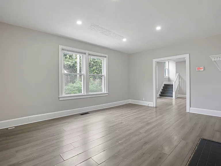 1768 Kent St — Photo 8