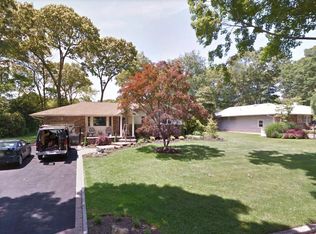 12 Partridge Dr, Commack, NY 11725