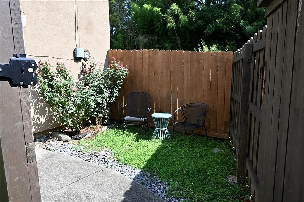 1 bed, 1.0 bath, 1500 sqft, $1,500 — Photo 3