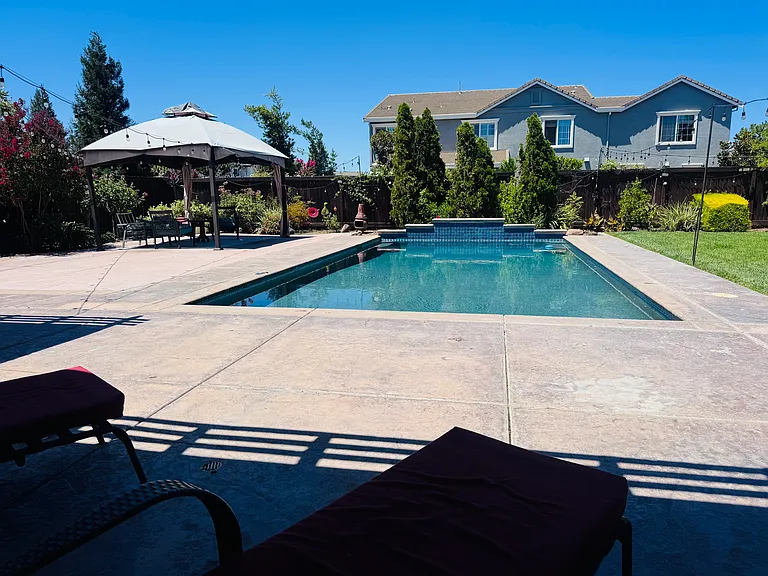 2055 Huntington Ct — Photo 3
