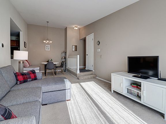 4th image of 1501 Raymond Dr APT 201