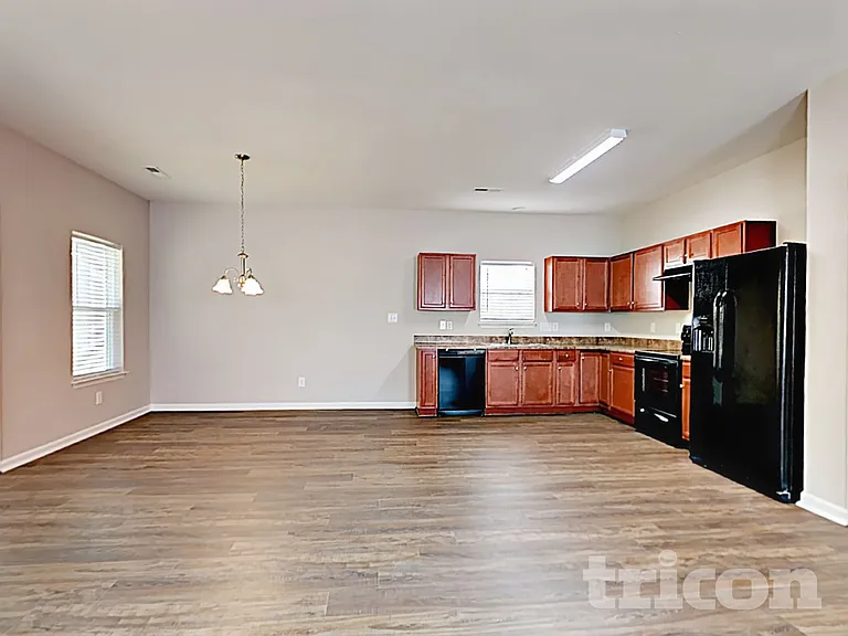917 Leatherstone Ln — Photo 6