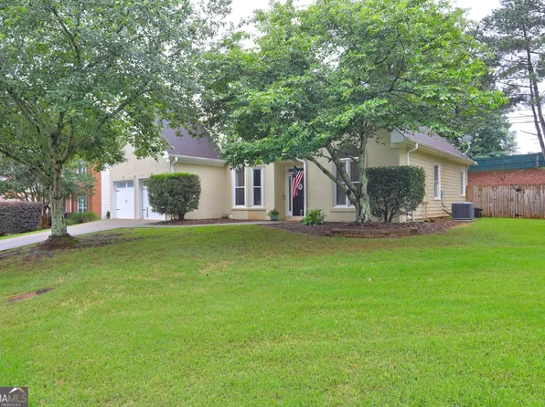 2230 Laurel Lake Dr, Suwanee, GA 30024