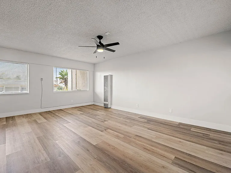 815 Victor Ave — Photo 15