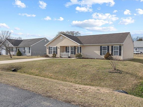 3rd image of 29 Clayton Ct