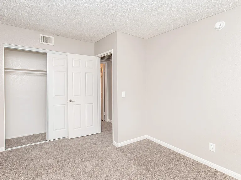 Hidden Falls Apartments — Photo 24