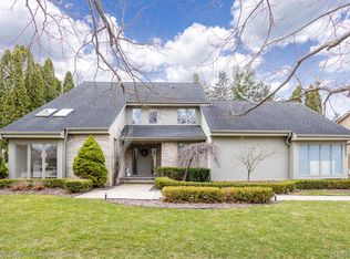 30061 White Hall Dr, Farmington Hills, MI