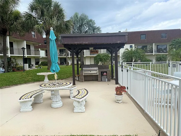 190 Paradise Blvd #9 — Photo 41