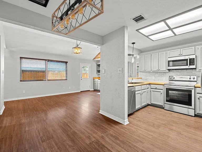 820 Mica Ln — Photo 11