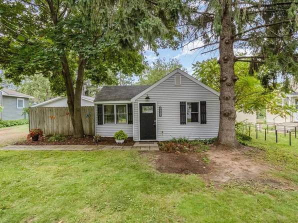 2092 Shryer Ave E, North Saint Paul, MN 55109