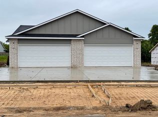 116 & 118 E Santa Fe Cir, Mulvane, KS 67110