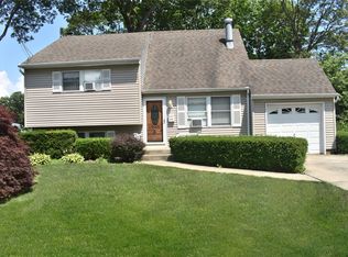 43 Circuit Rd, Bellport, NY 11713