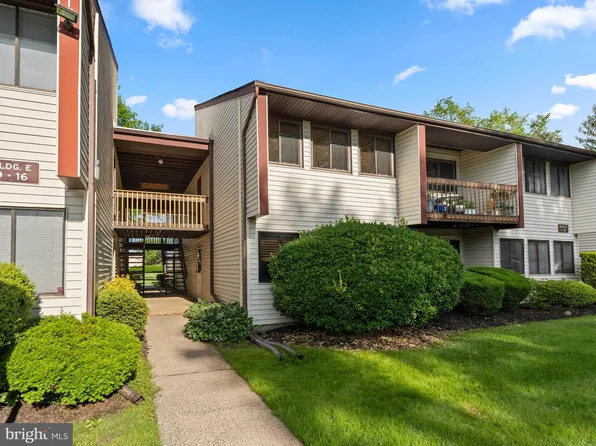 11 E Avon Dr #E, Hightstown, NJ 08520