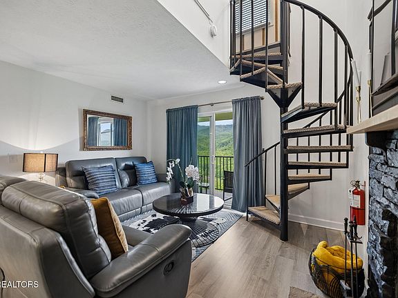 5th image of 3710 Weber Rd #303-C