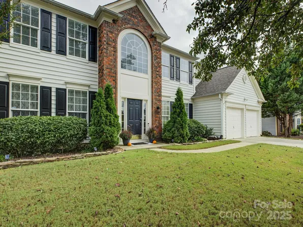 2917 Misty Hill Ln, Charlotte, NC 28270