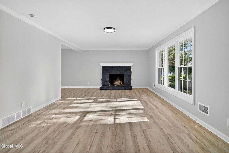 4th image of 145 Seeley Street