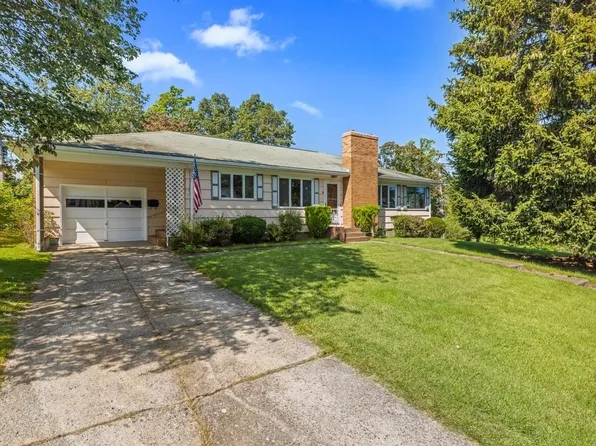 4 Whitin Ave, Northbridge, MA 01534